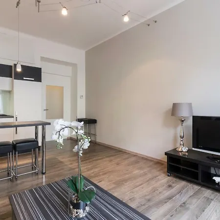 Apartment Home Apartment *